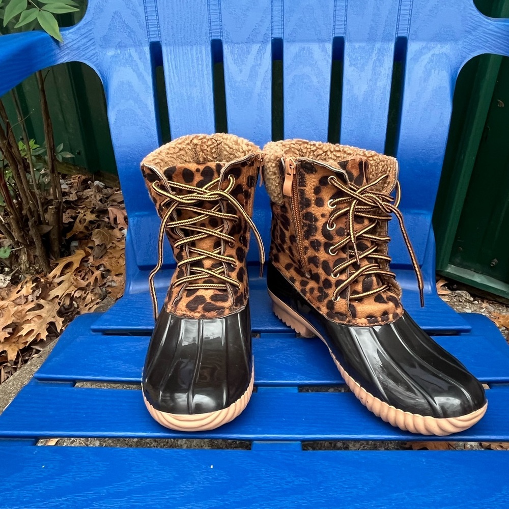 Rain boots Leopard Duck boots sz 7 water resistant